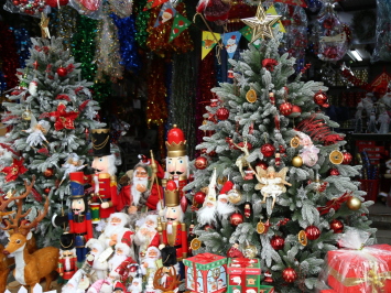 Sôi động thị trường phụ kiện, trang trí Giáng sinh